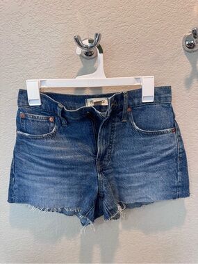 Madewell High-Rise Raw Hem Denim Shorts in Blue